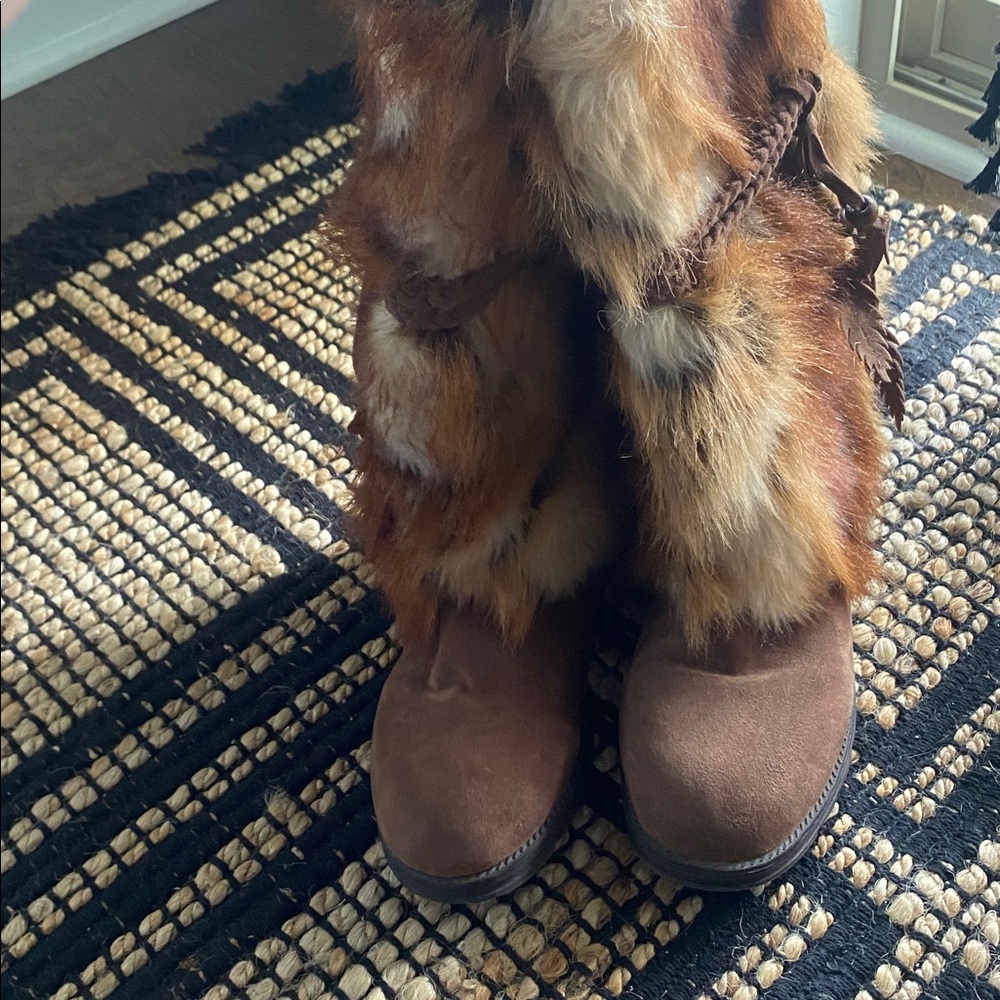 Muk Luks faux fur Boots Women’s size 8